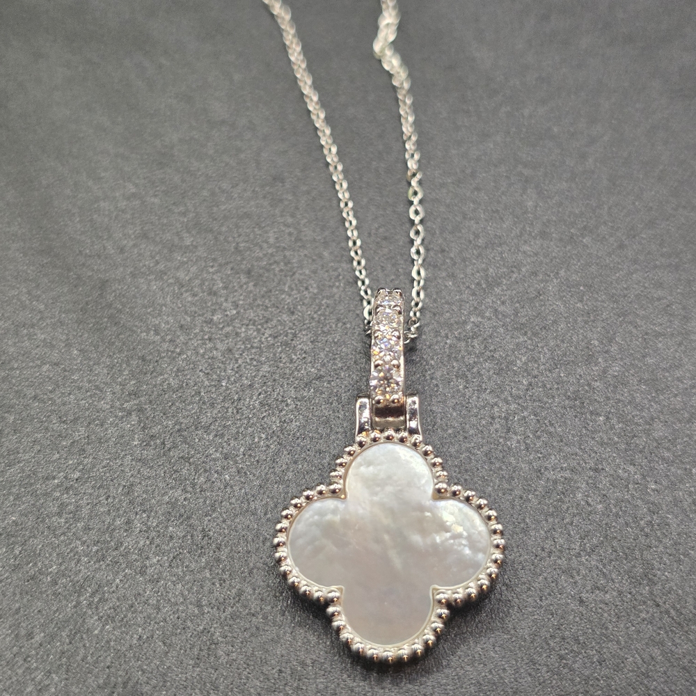 ✨ Mother of Pearl Clover Pendant Necklace – Sterling Silver & Moissanite ✨